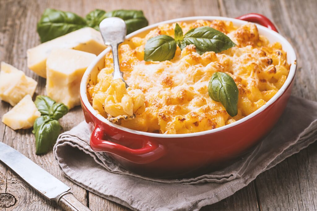 Mac and cheese, american style pasta