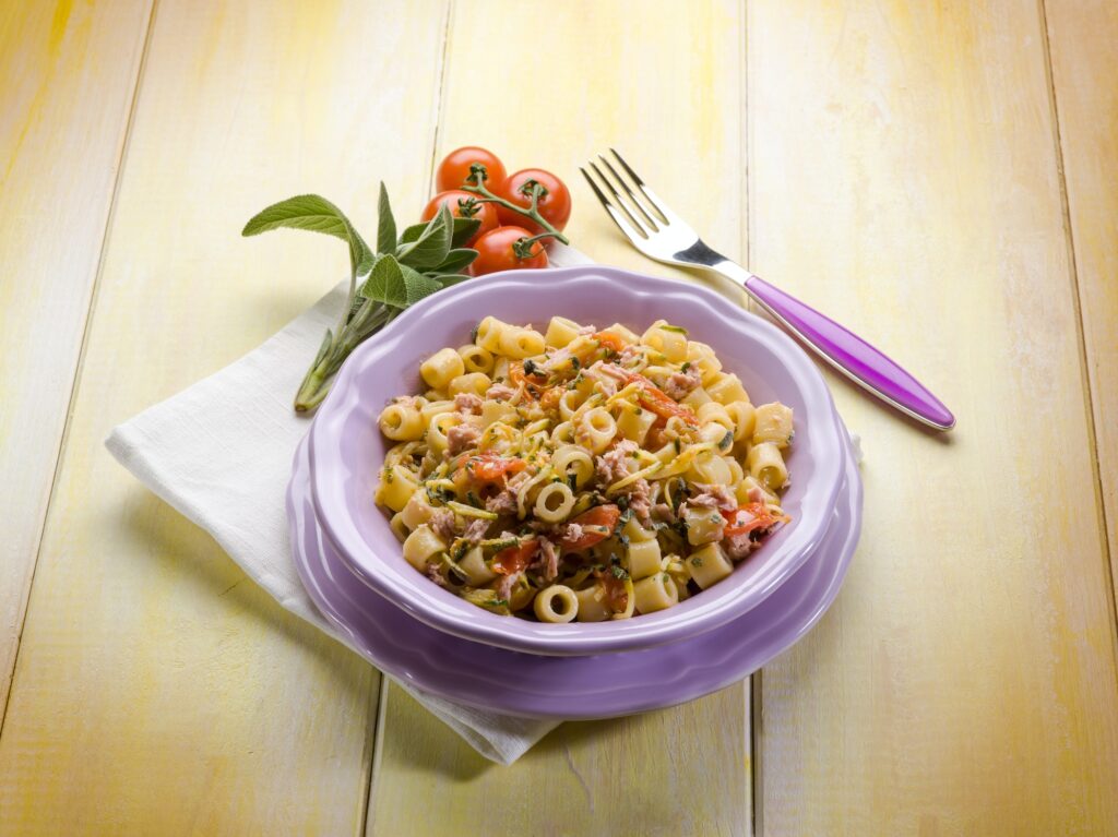 pasta with tuna zucchinis and tomatoes