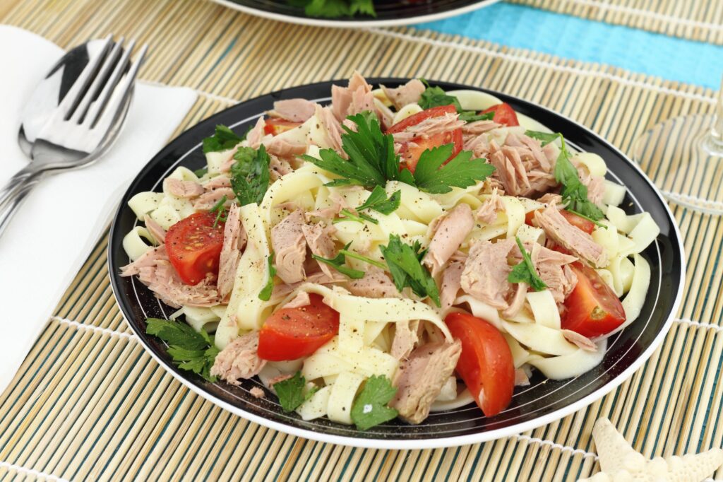 Tagliatelle pasta with tuna, parsley and cherry tomatoes