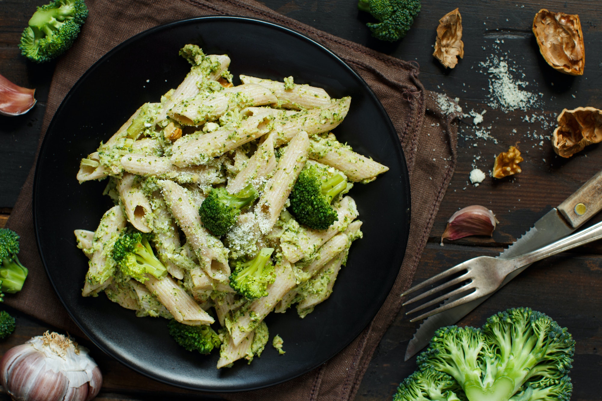 Wholegrain Pasta with broccoli and walnuts cream
